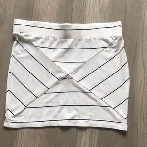 White&black RIPCURL skirt